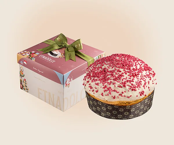 Sicilian panettone with forest berries
